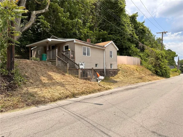 1199 Sharon Rd, Beaver, PA 15009