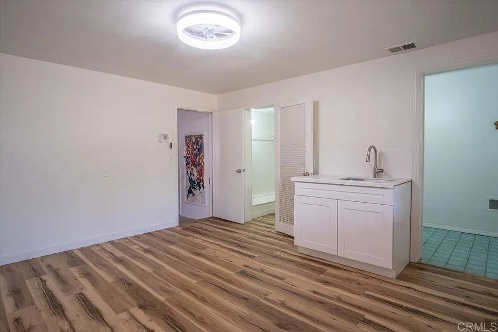1 bed, 1.0 bath, 450 sqft, $1,900 — Photo 2