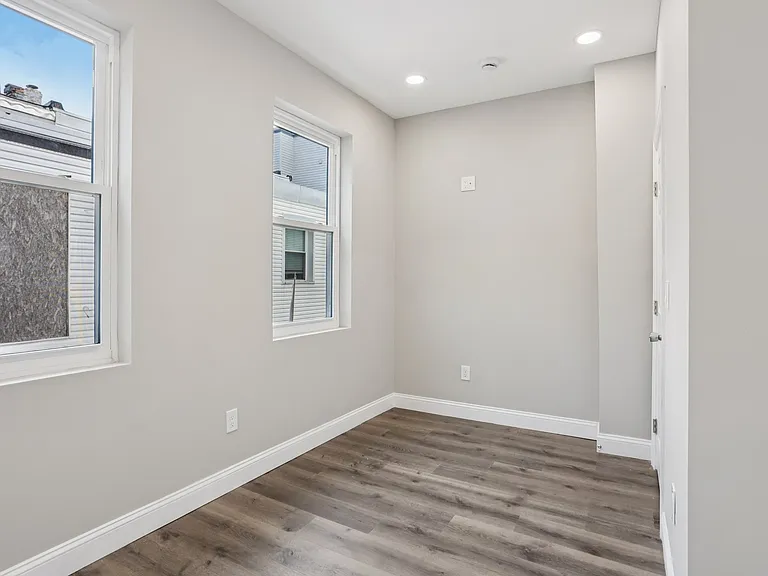 2225 N Waterloo St — Photo 11