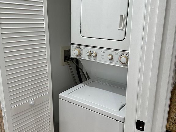 5th image of 3169 Barbara Ct Unit 4