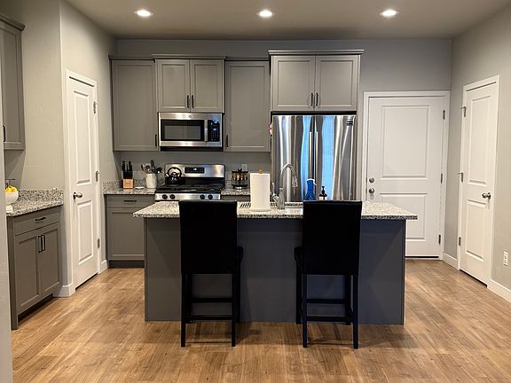 3rd image of 267 E Grace Ln