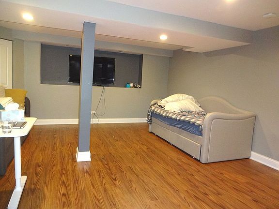 5th image of 227 Shawnee Cir