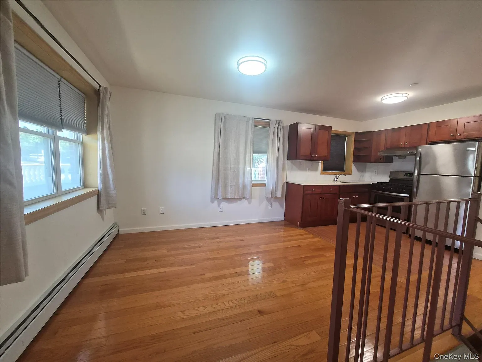 2 bed, 1.5 bath, 2700 sqft, $3,200 — Photo 2