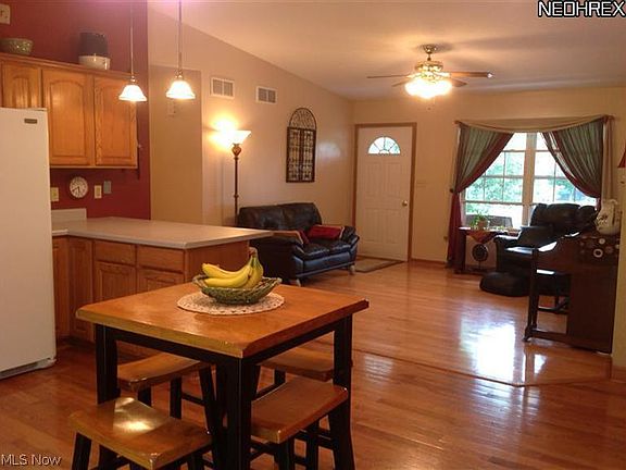 2nd image of 914 Walnut Grove Dr