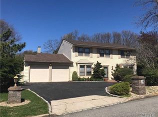 29 Cedar Ridge Ln, Dix Hills, NY 11746