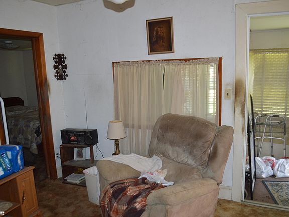 4th image of 216 S Lynn St