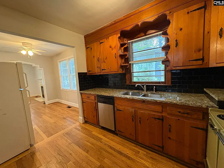 1047 S Holly St — Photo 13