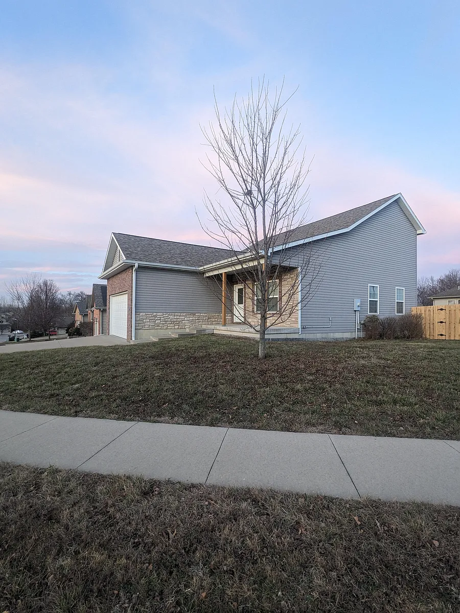Building Photo - 1403 Carolina Dr
