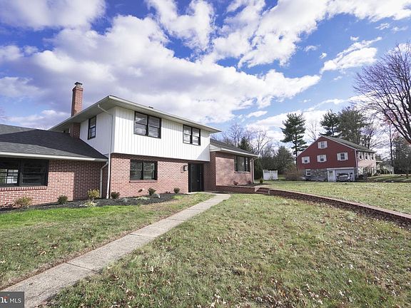 4th image of 937 General Nash Dr