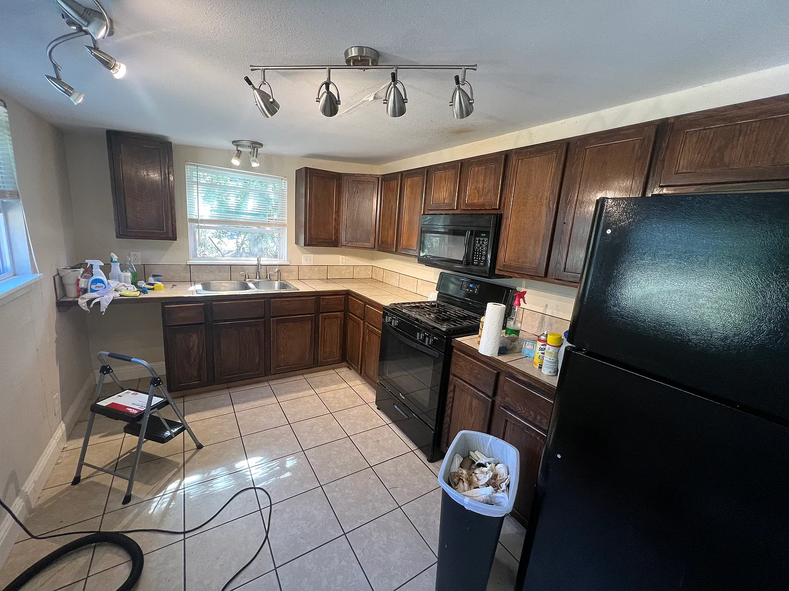 105 N Broadway St — Photo 4