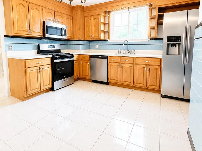 581 W Side Ave — Photo 10