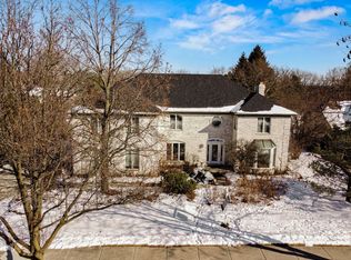 8951 Royal Dr, Burr Ridge, IL 60527