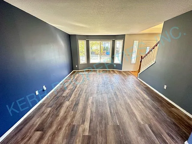 Spacious 4-Bedroom Home with 2.5 Baths on Southeast Acacia Drive, Gresham 2400 Sq Ft of Comfort! — Photo 2
