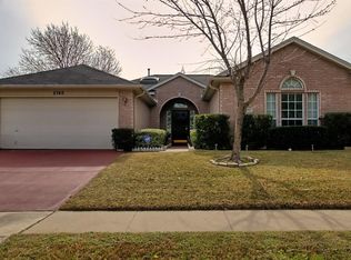 2745 Oak Hollow Dr, Grand Prairie, TX 75052