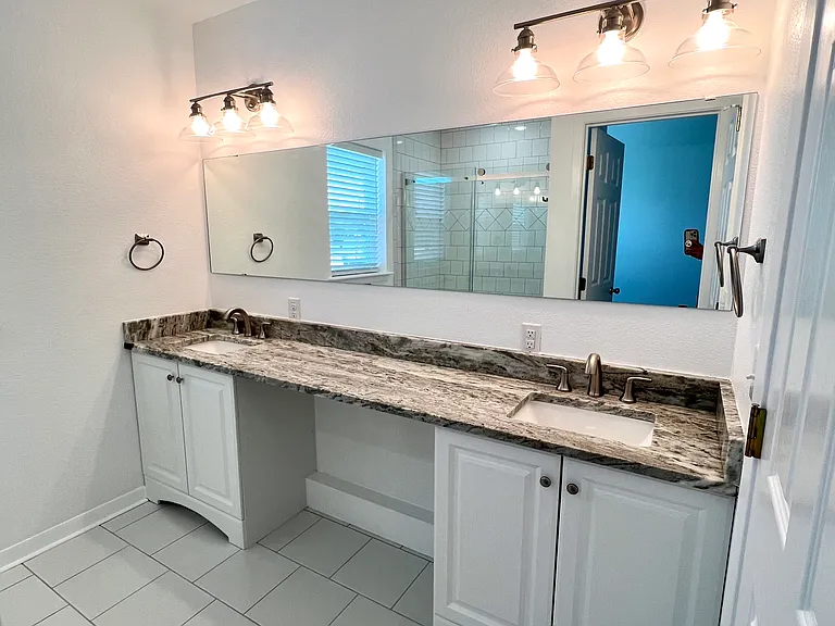 1014 E Fannin St — Photo 6