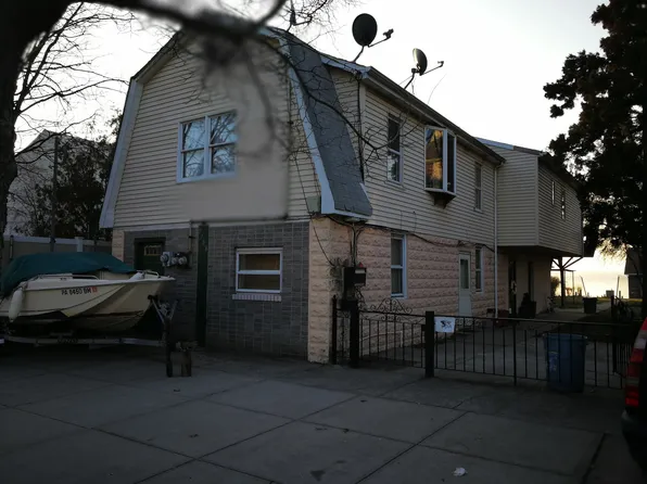 2708 Schurz Ave, Bronx, NY 10465