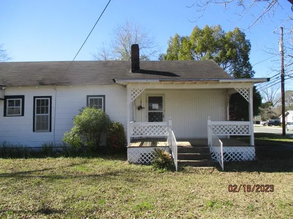273 Bay St, Baxley, GA 31513