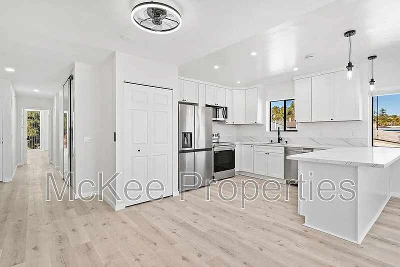 2 bed, 2.0 bath, $4,195 — Photo 4
