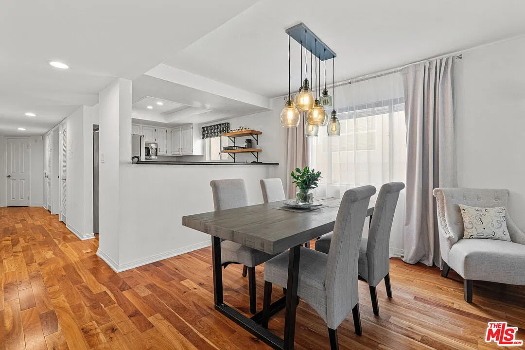 2 bed, 3.0 bath, 1357 sqft, $5,295 — Photo 4