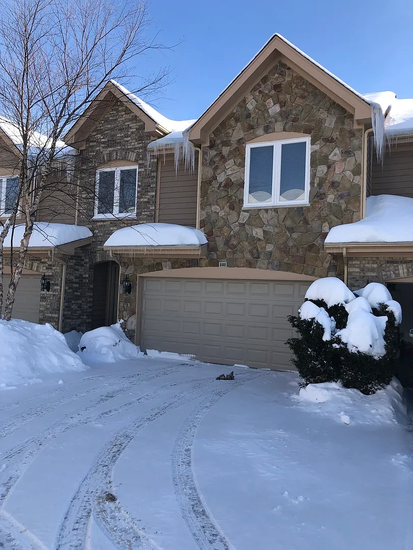 232 Taylor Ct photo 1