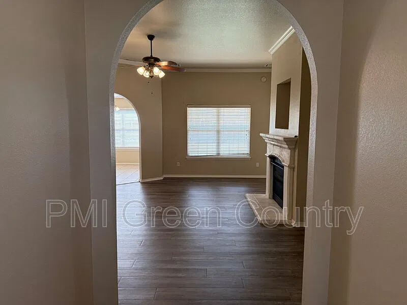 3 bed, 2.0 bath, $1,745 — Photo 3