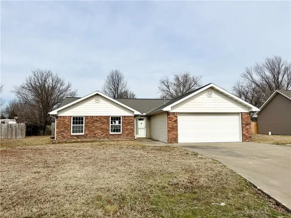 3227 Hughes Ave, Parsons, KS 67357
