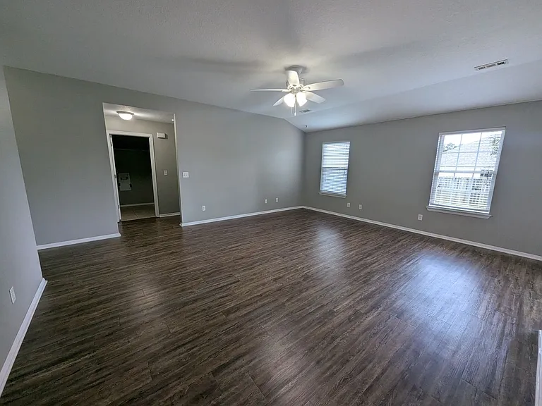 802 Ash Ct — Photo 10