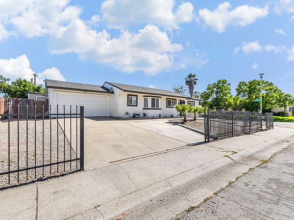 5th image of 2228 Pierre Ave