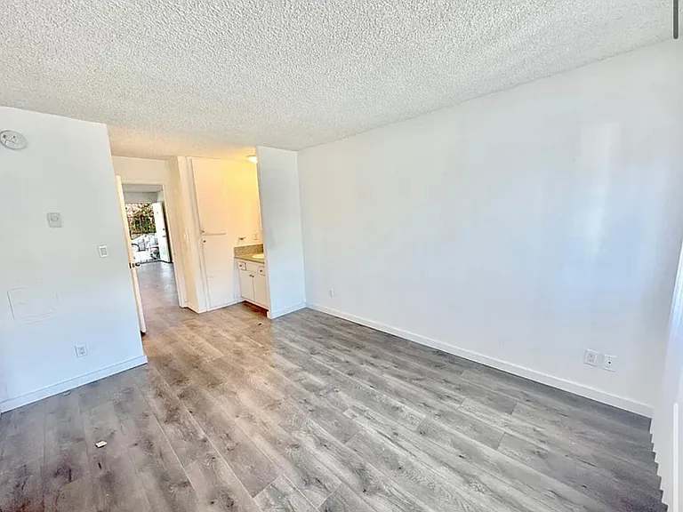 711 Machado Dr #4 — Photo 6