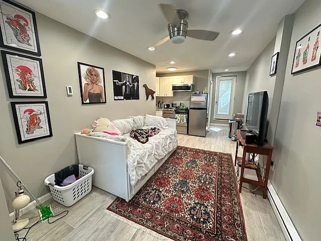 Studio, 300 sqft, $1,975 — Photo 2