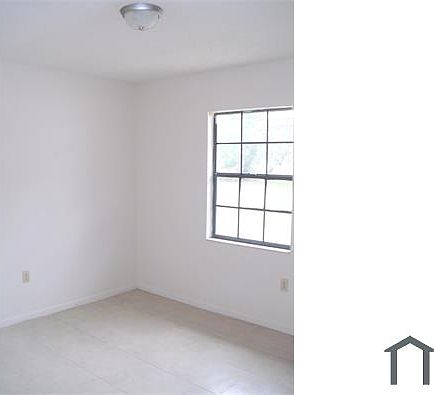 3rd image of 518 Montana Ave