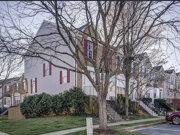 2nd image of 2301 Montauk Dr