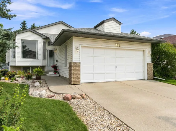 851 112a St NW, Edmonton, AB T6J 6W2