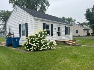 1904 Wilcox St, Crest Hill, IL 60403