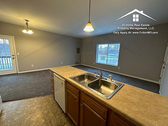 4th image of 211 N Main St APT D