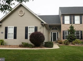 6051 Timberknoll Dr, Macungie, PA 18062