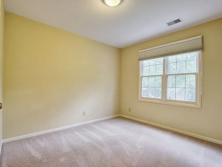 9536 Manor Rd — Photo 12