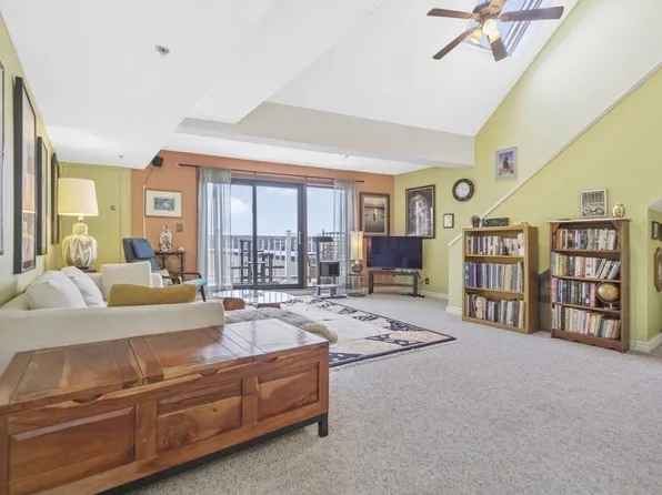 348 Rantoul St Unit 304, Beverly, MA 01915