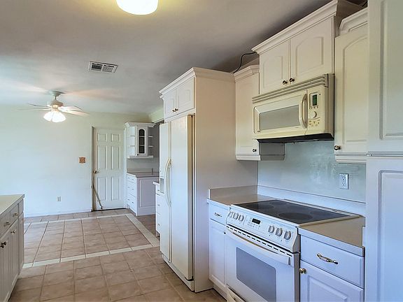4th image of 30 Bougainvillea Dr