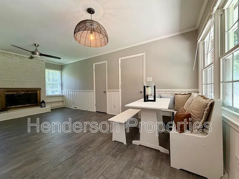 3 bed, 2.0 bath, 1765 sqft, $2,200 — Photo 3