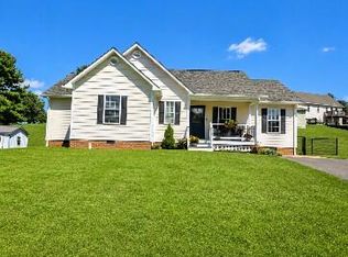 104 Colonial Dr, Galax, VA 24333