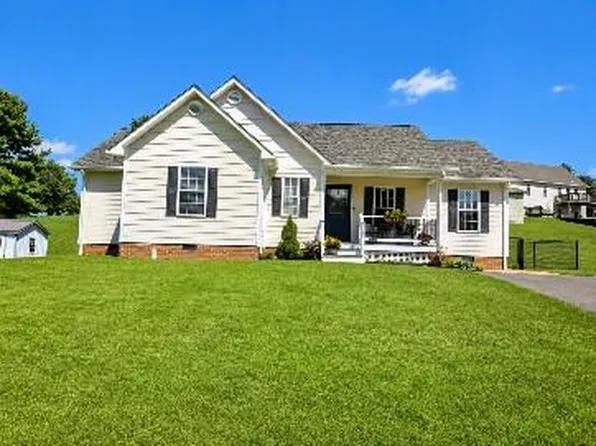 104 Colonial Dr, Galax, VA 24333
