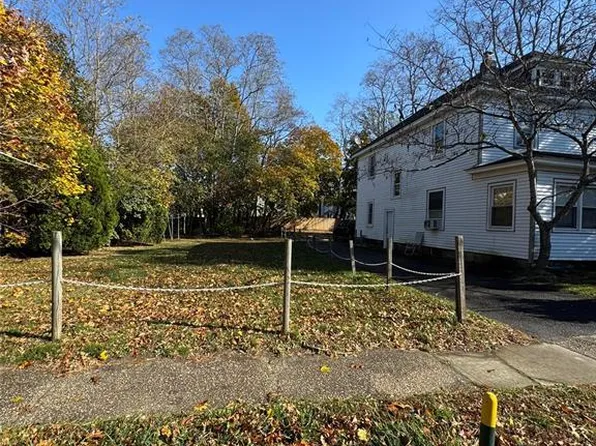 368 Sweezy Avenue, Riverhead, NY 11901