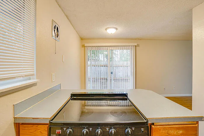 2915 E 33rd St #2915 — Photo 15