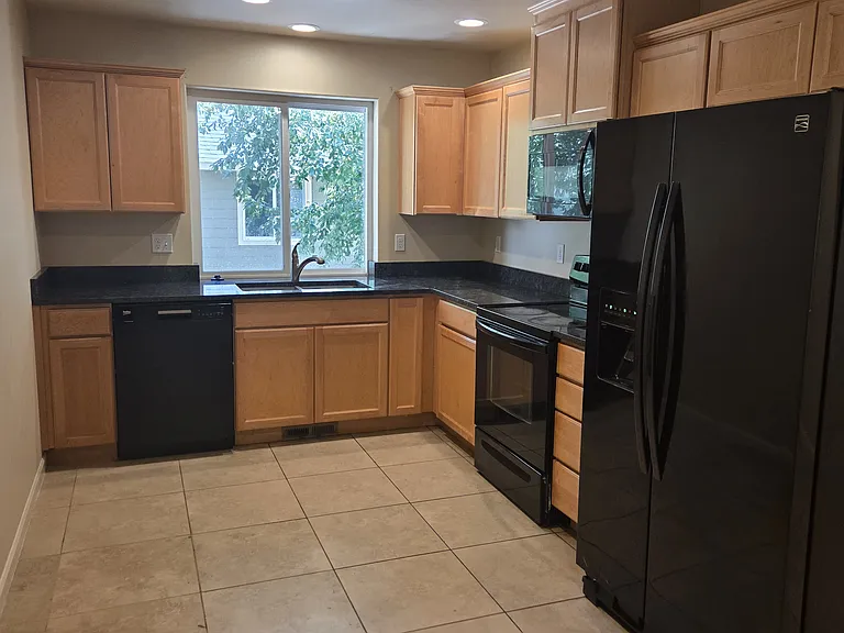 2404 N Ridgeview Ln #1 — Photo 2