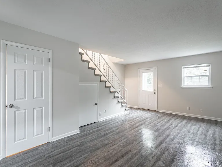 2404 Briggs Avenue — Photo 3