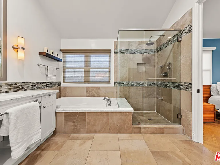 725 Oxford Ave — Photo 48