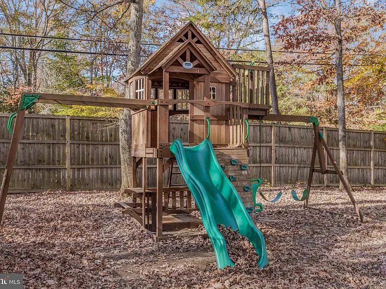 22397 Armstrong Dr — Photo 11