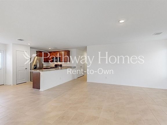 4th image of 1329 Plum Rd