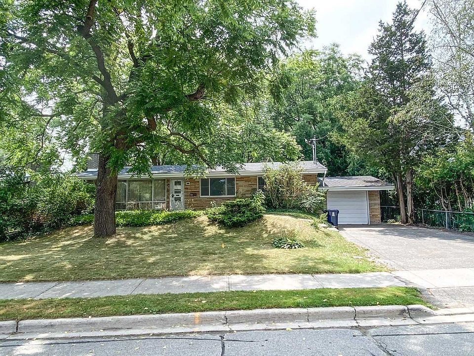 1st image of 44 Glen Watford Dr